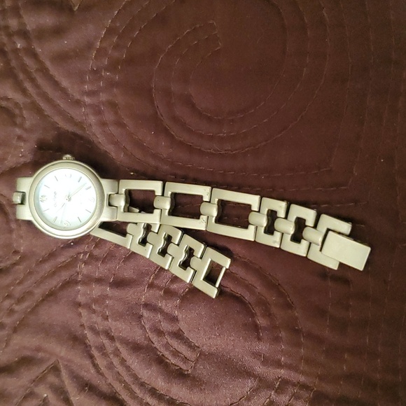 Ladies Watch - Picture 4 of 4
